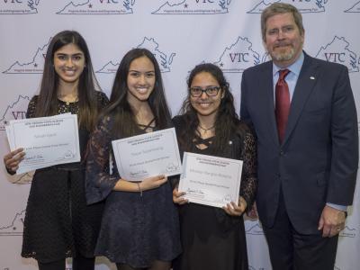 Students receive award